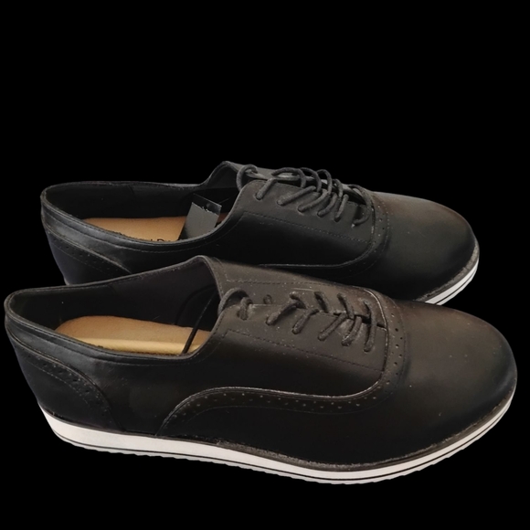 Women's Black Casual Shoes - Picture 1 of 5